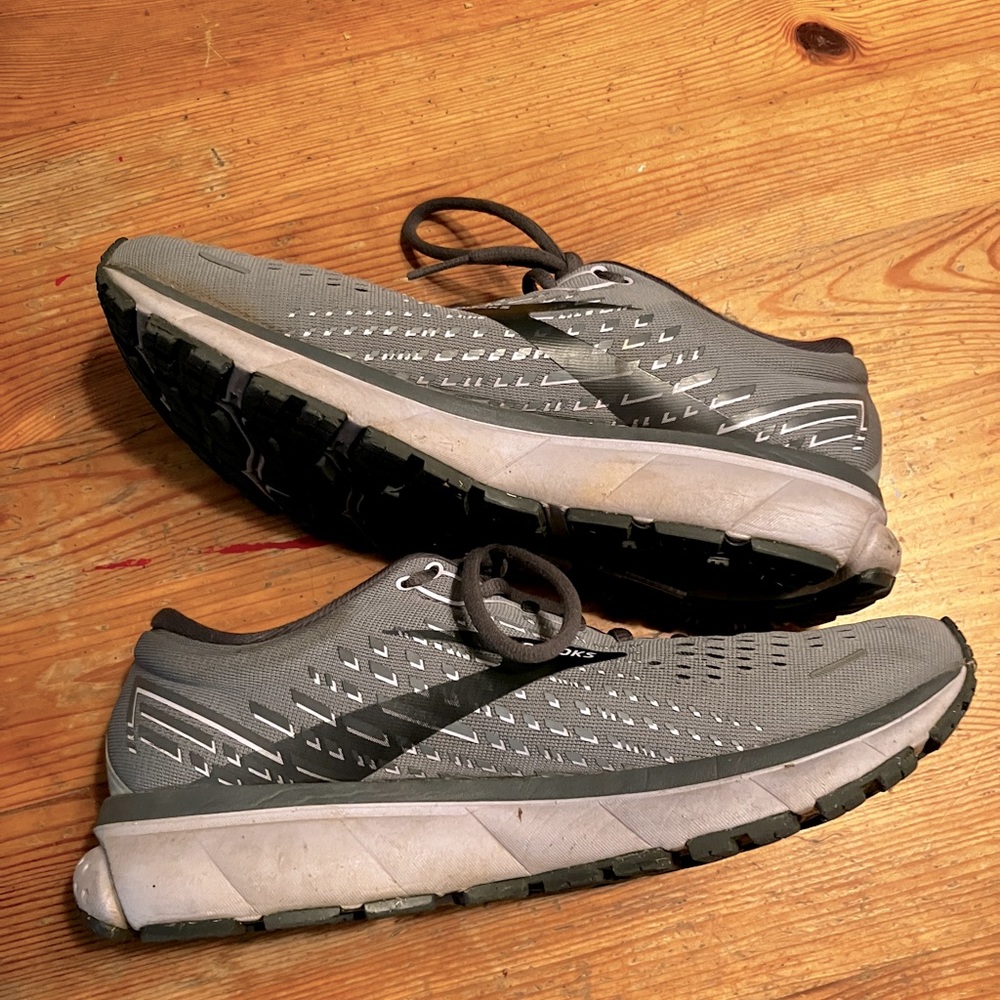 Brooks Ghost 13, size 10, used ✨👟